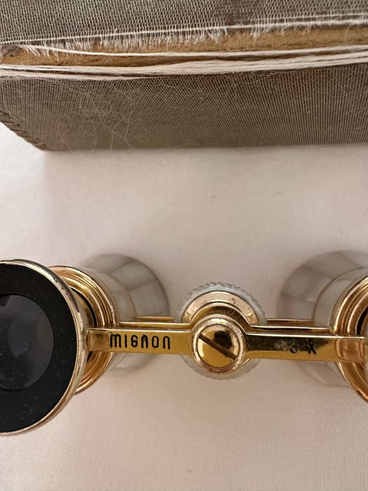 Antigos binoculos opera e teatro madreperola e latão