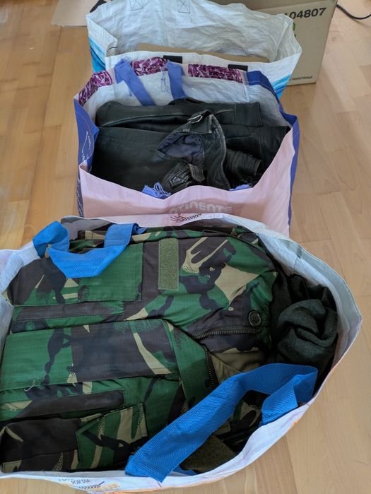 Lote Fardas e Material Militar