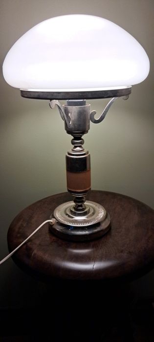 Вінтажна настільна лампа