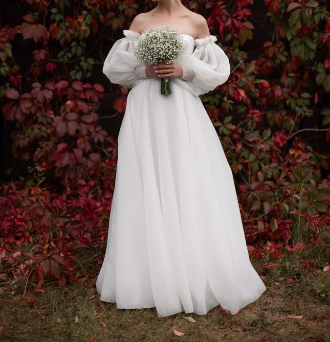 Весільна сукня з трендовими рукавчиками б/у, сережки , туфлі