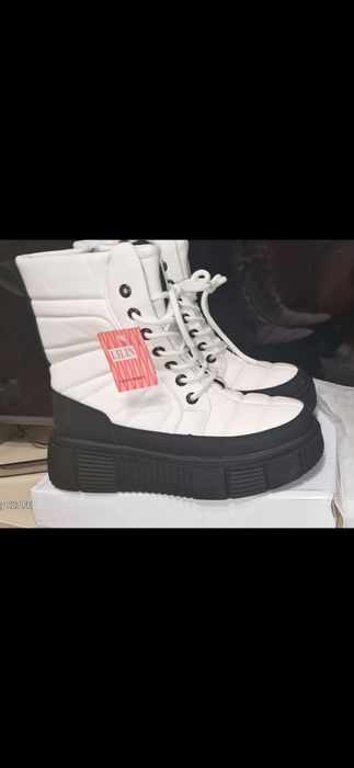 Білі ботиночки на зиму на овчині 39-40