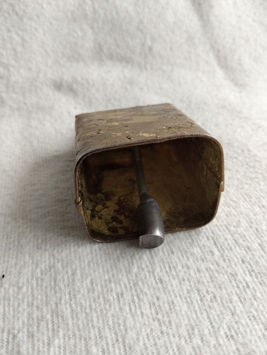 Dzwonek pasterski metalowy