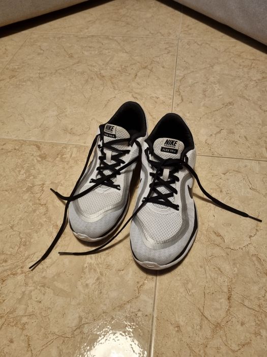 Ténis Nike Preto e Branco