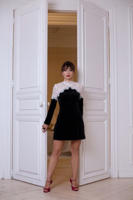 Вишукана сукня Sandro з мереживом