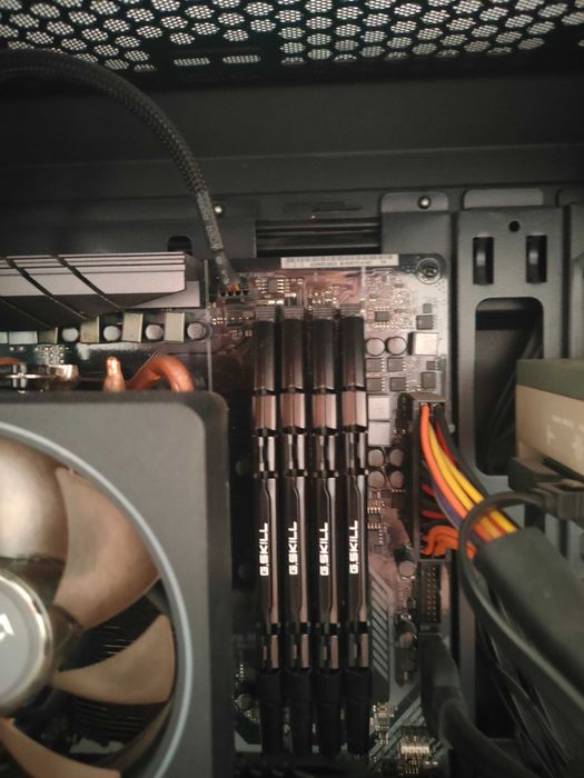 Komputer Ryzen 7 3700X, GTX 1070, 32 GB RAM, SSD + HDD