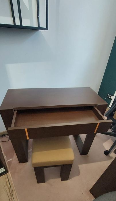 Toaletka lustro z oswietleniem polka pufa Vox modern