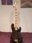 Fender Squier CV P-Bass; Vintage V100 Distressed