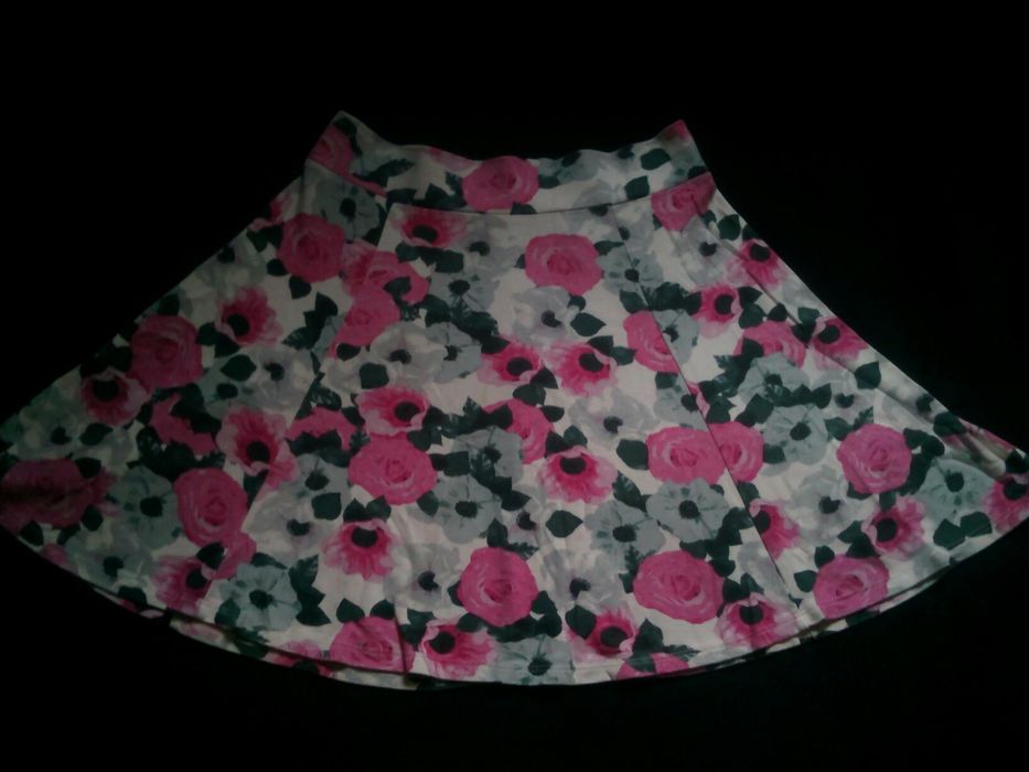 Rozkloszowana spódnica kwiaty H&M