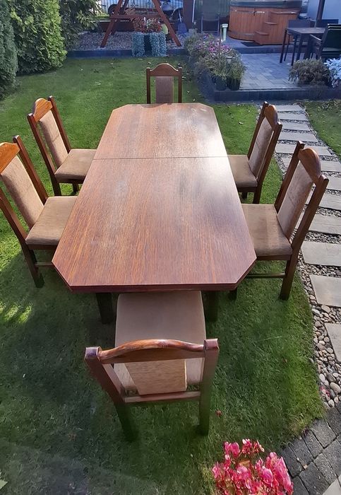 Stół z litego drewna + 8 krzeseł