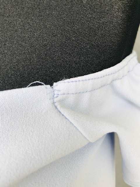 Sukienka asymetryczna midi z falbaną dopasowana rybka syrenka błękitna