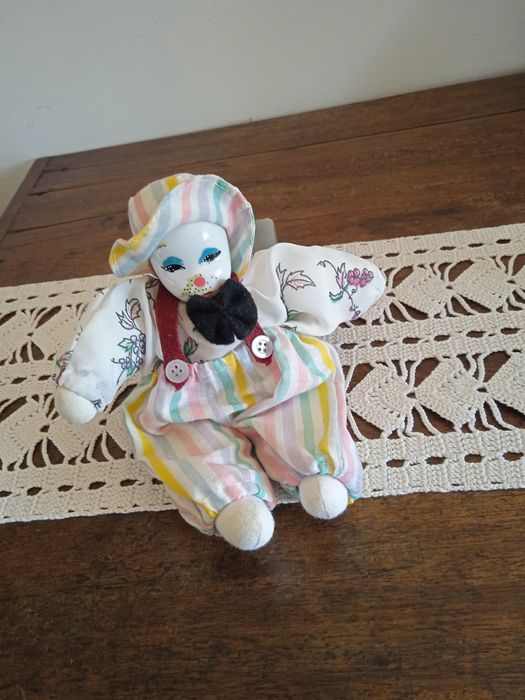 Bonecos em porcelana.