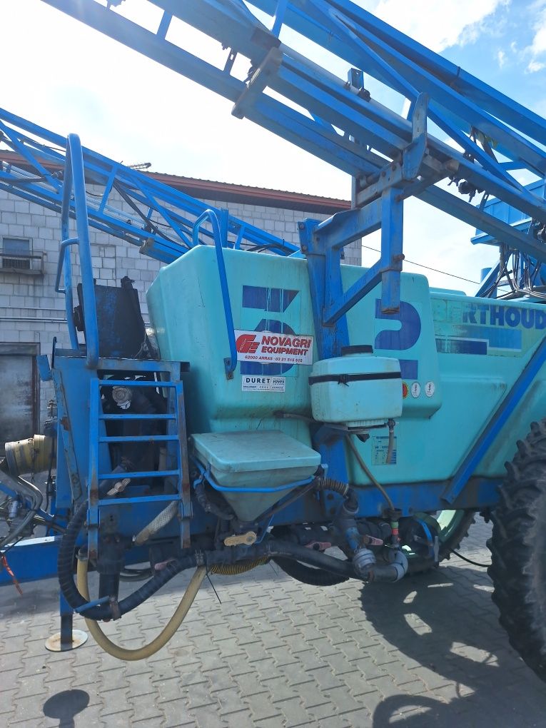 Opryskiwacz Berthoud Mack 32 poj 3200l belka 24m