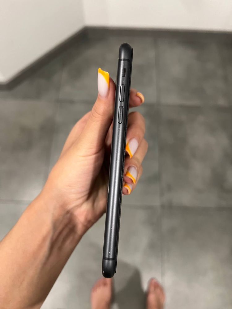 iPhone 11 в відміному стані