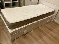 Cama e secretária - conjunto de quarto de criança