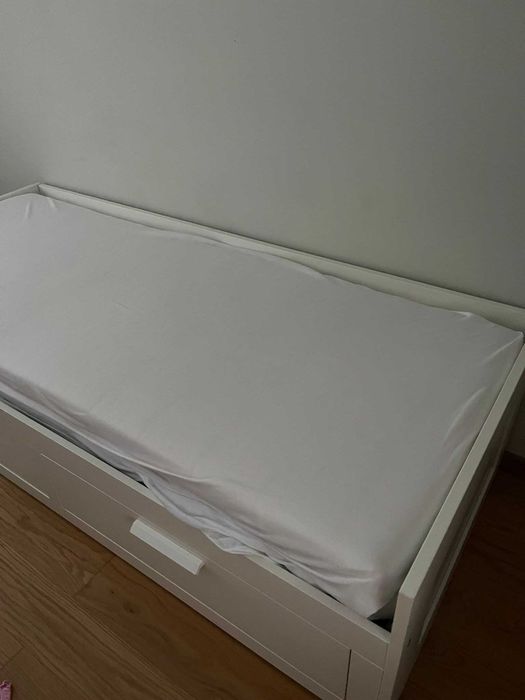 Vendo quarto IKEA em branco