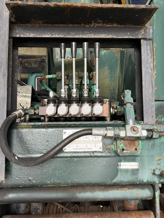 Маніполятор знятий з mercedes unimog.