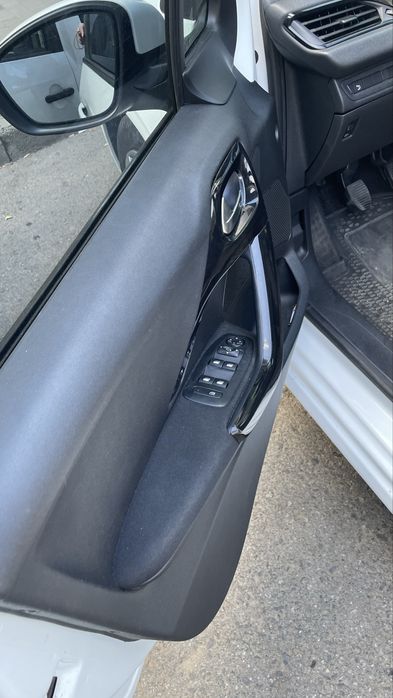 Пежо 208 2013 года