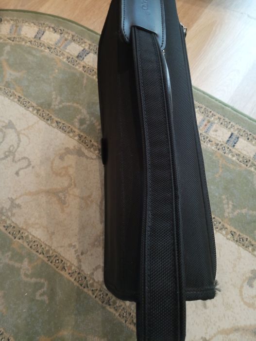 Продам мужской портфель Roncato