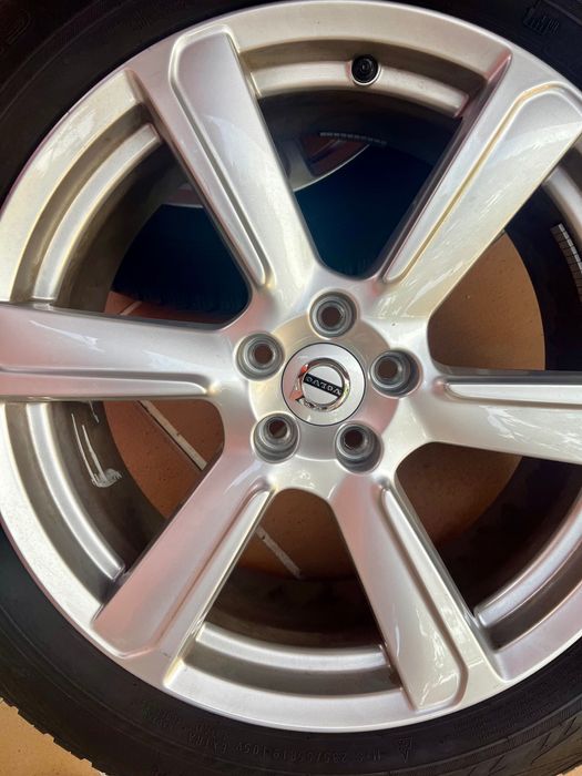 Jantes + pneus 235/55 R19  dois jogos completos em perfeito estado