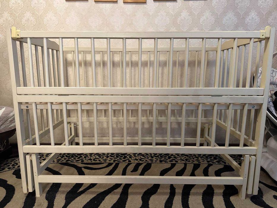 Дитяче ліжечко з маятником + Матрац та постіль