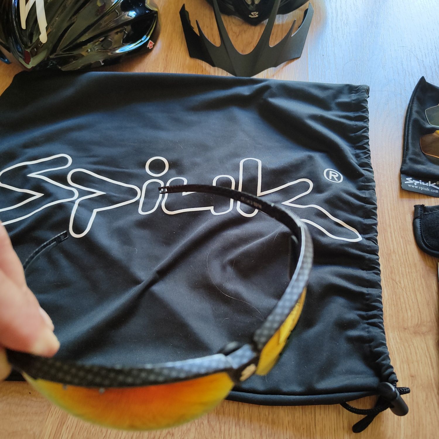 Capacete bicicleta SPIUK e óculos