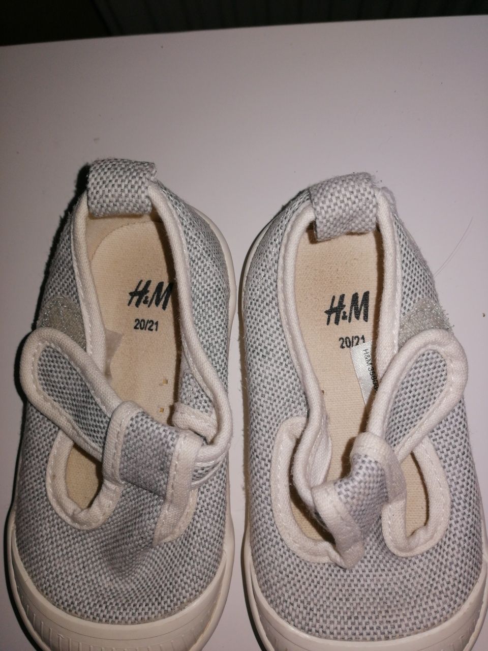 Buty sportowe firmy H&M rozm.20/21