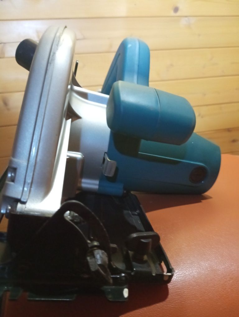 Ручная циркулярка makita