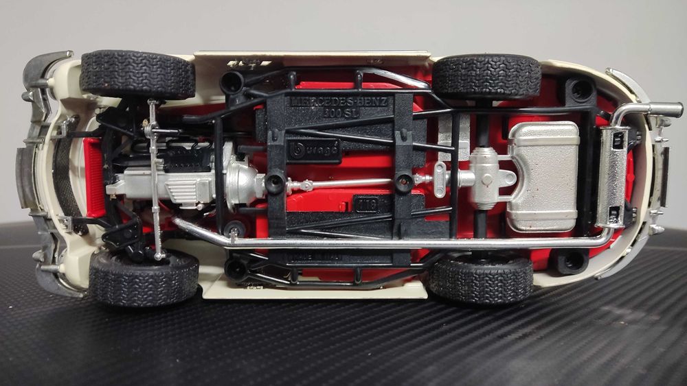 Burago 300SL ROADSTER SPIDER 1957 1/18