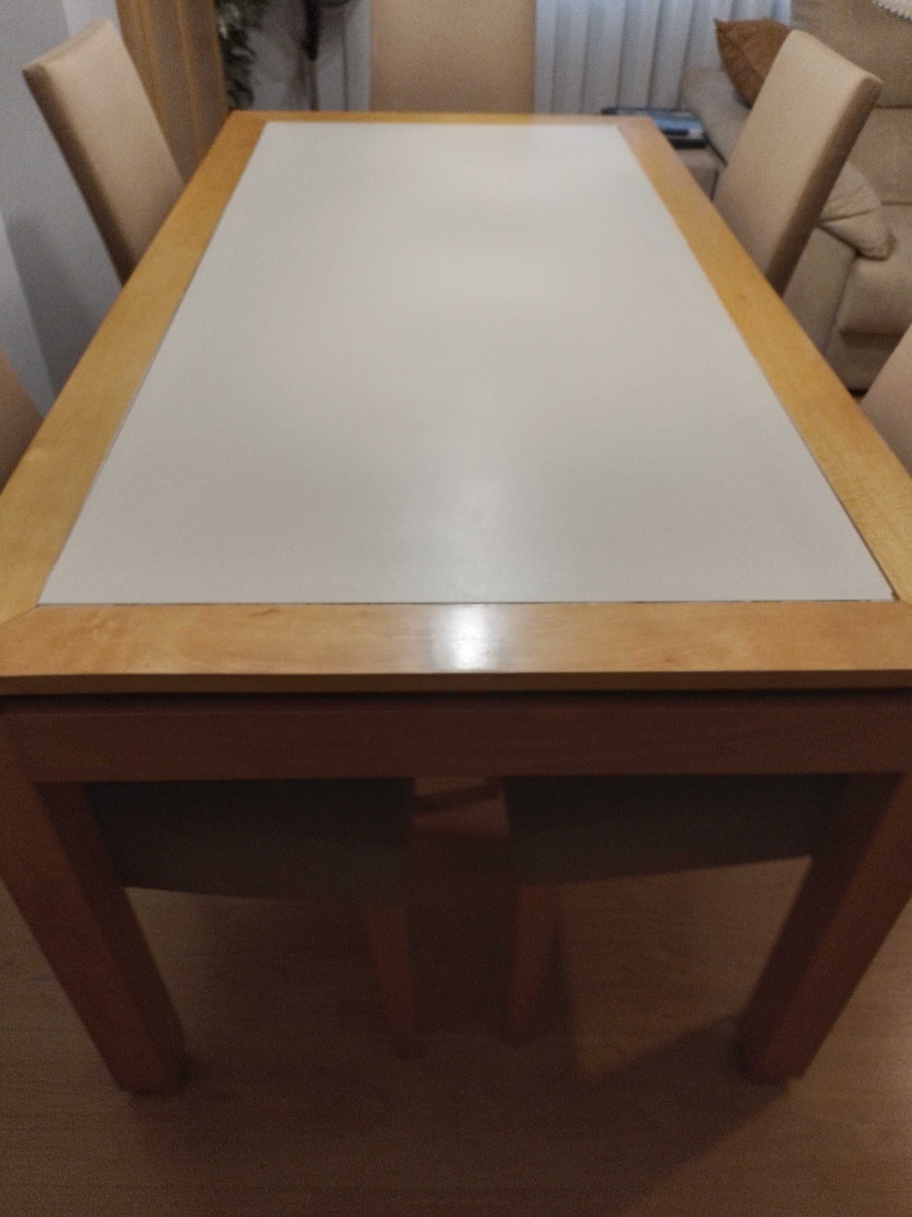 Mesa de jantar e 5 cadeiras
