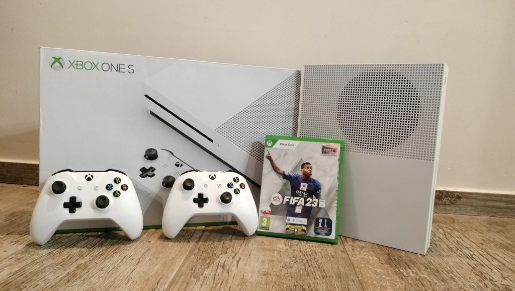 Xbox one s + FIFA 23