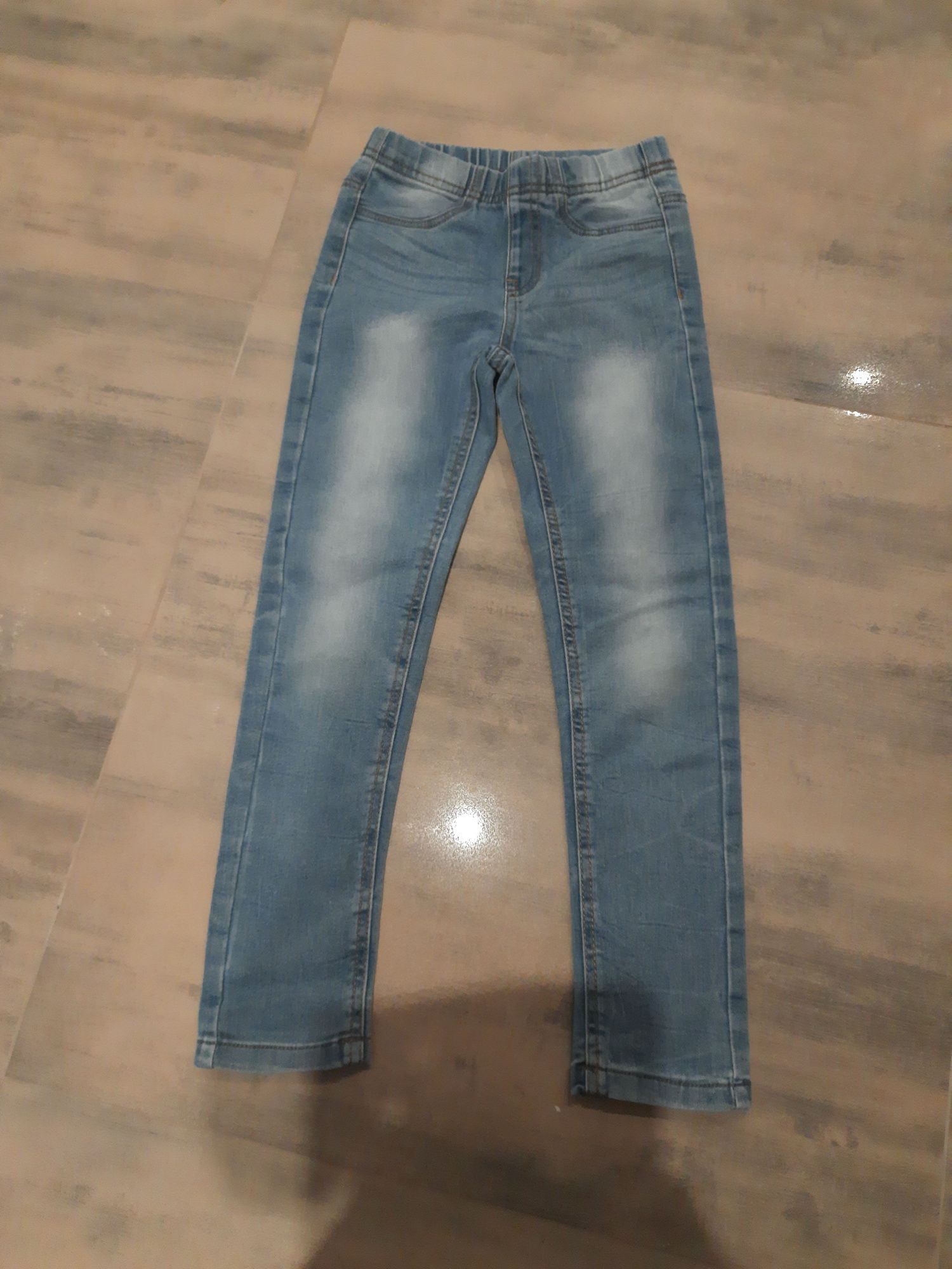 Spodnie jeansowe w rozmiarze 128