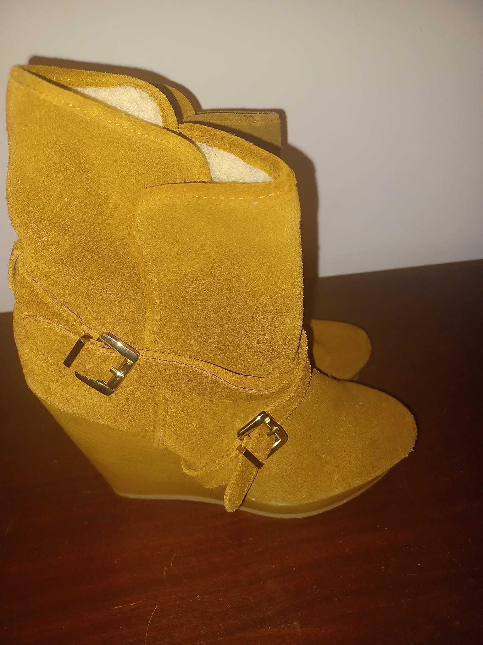 Botins de cunha da Bershka