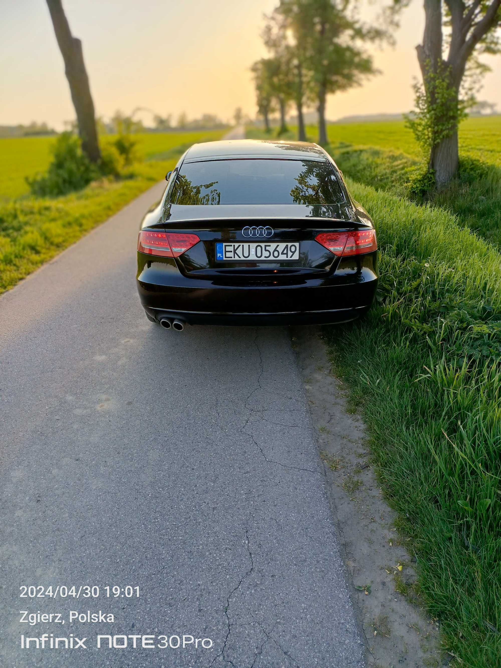 Audi A5.  2,0 TDI   Zadbane Czarne..2010 rok 170 km bezawaryjne