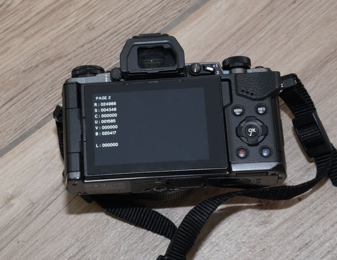 Olympus OM-D E-M5 Mark II Tytan zestaw z obiektywami i bateriami