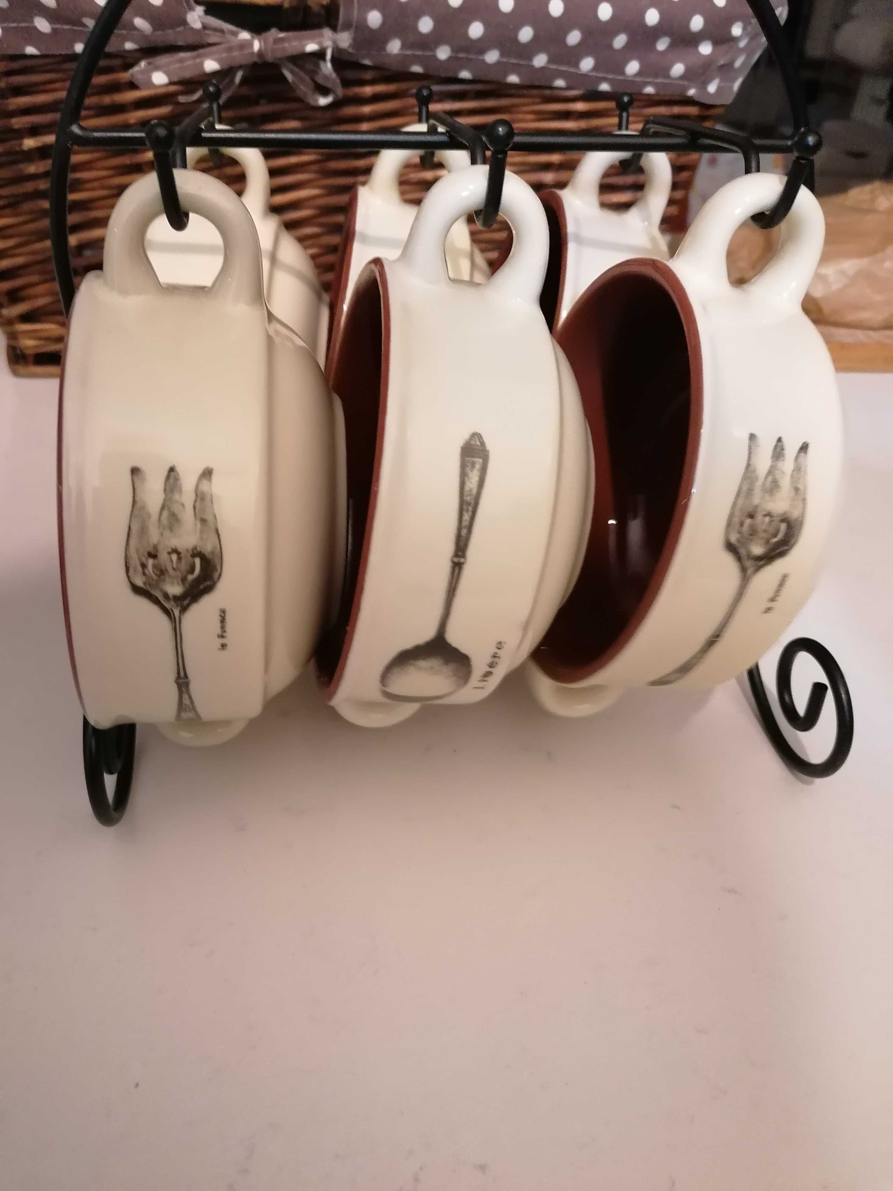 Conjunto de loiça com motivo colher e garfo