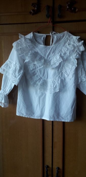Дуже гарна шкільна  блузочка на 1 вересня