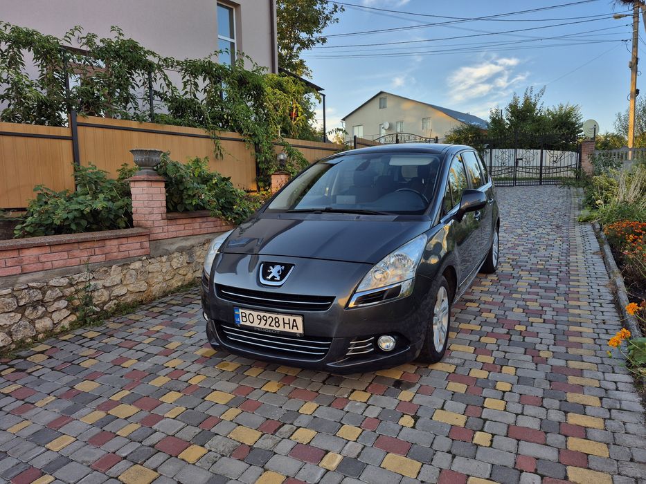 Peugeot 5008 1.6 бензин