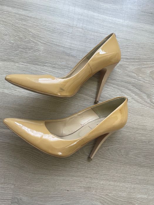 Szpilki czółenka lakierowane Sala beżowe/nude rozmiar 39