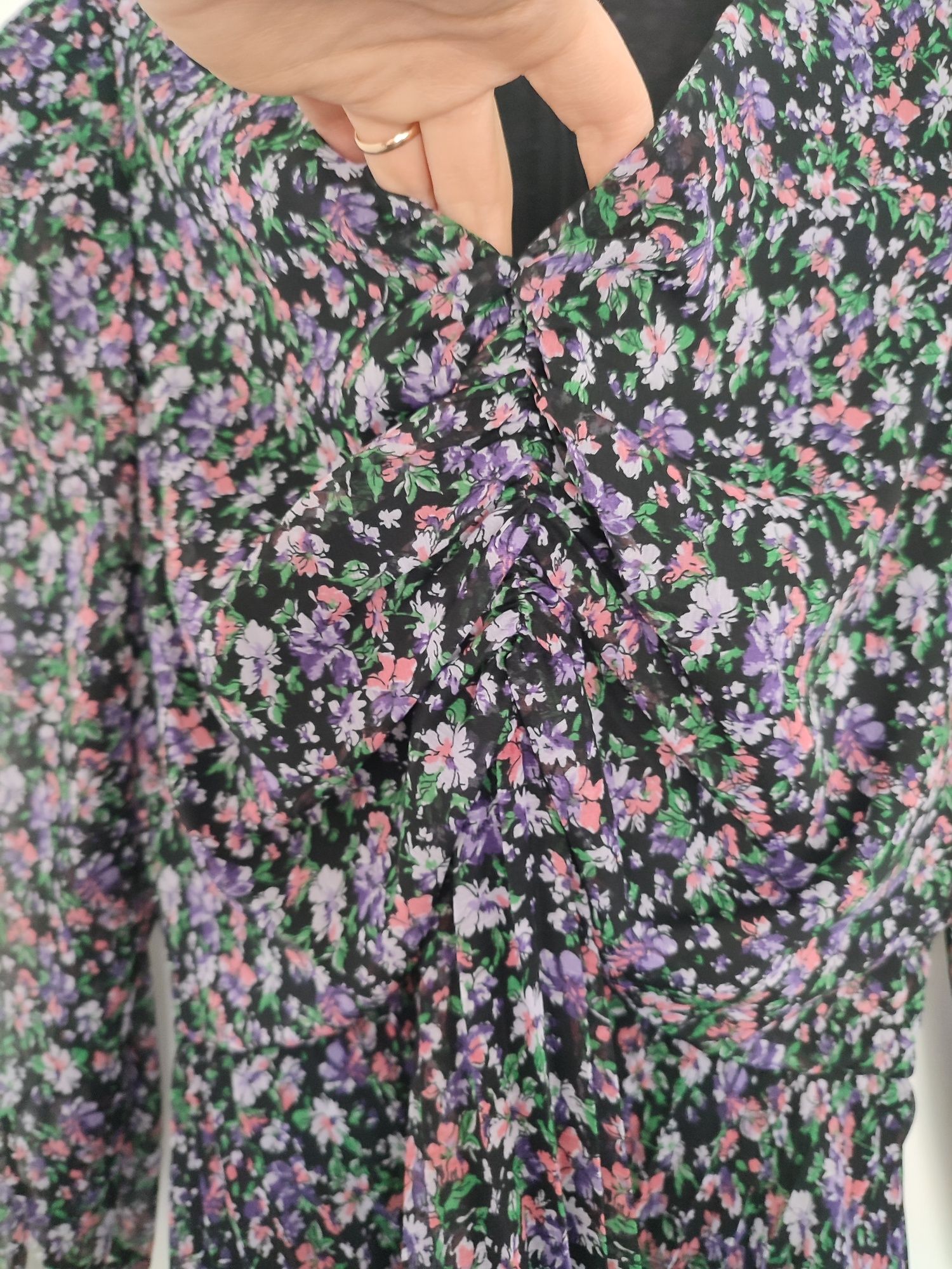 Vestido florido Zara