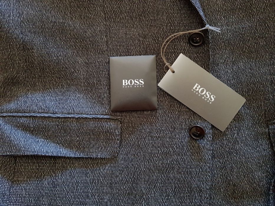 Blazer Hugo Boss em lã, tamanho 50