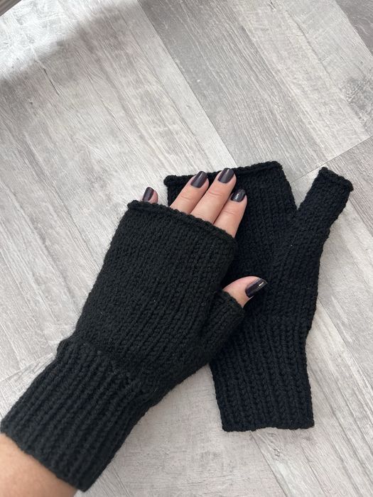 Вязані жіночі рукавички