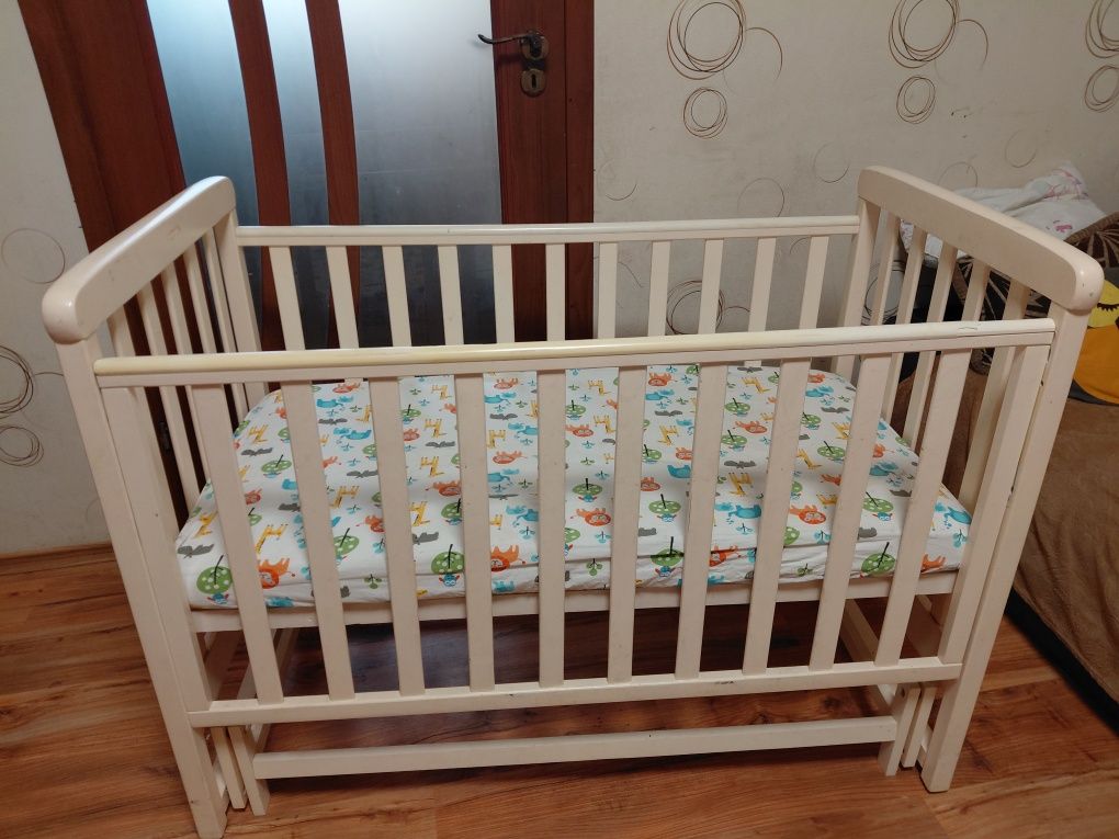 Дитяче ліжко з матрацом