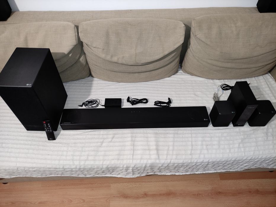 Soundbar LG SN7Y + Colunas Traseiras LG SPK8-S ( 5.1.2 Dolby Atmos)