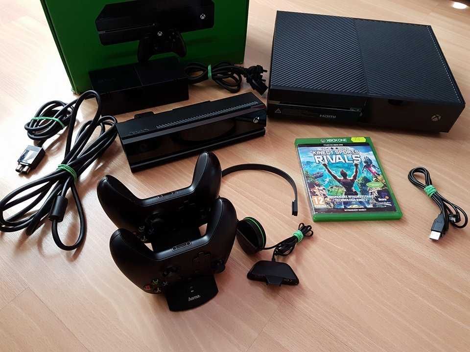 Konsola Xbox one z kinectem padem i akcesoriami