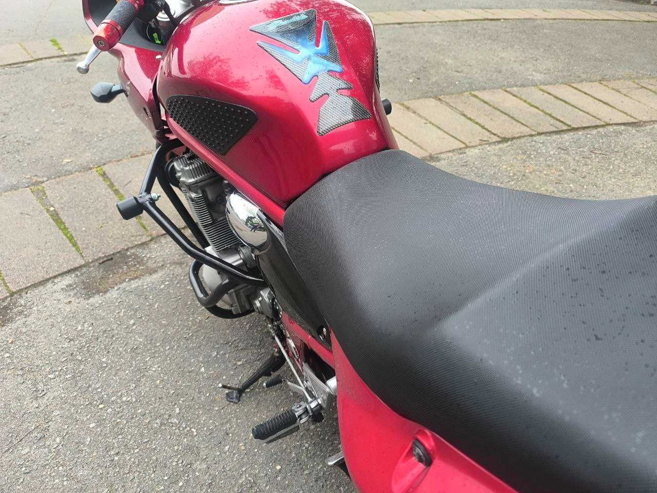 Suzuki GSF 600 Bandit S 2002 на повному бойову ходу