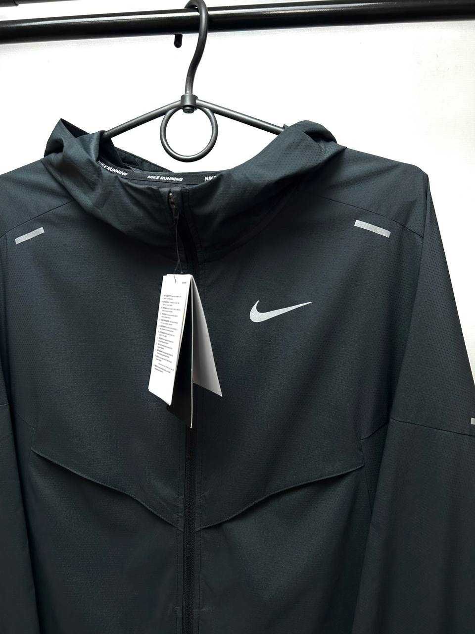 Вітровка чоловіча Nike Windrunner Men's Running Jacket