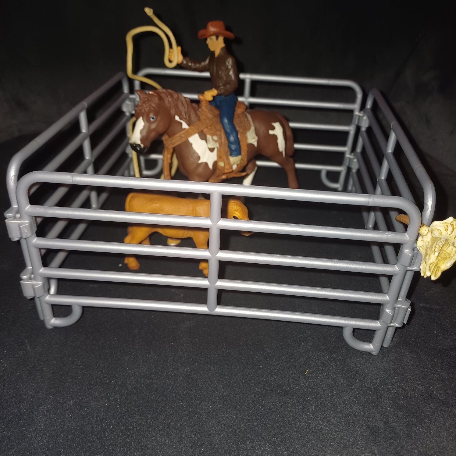 Schleich Kowboj łapiący na lasso 41418