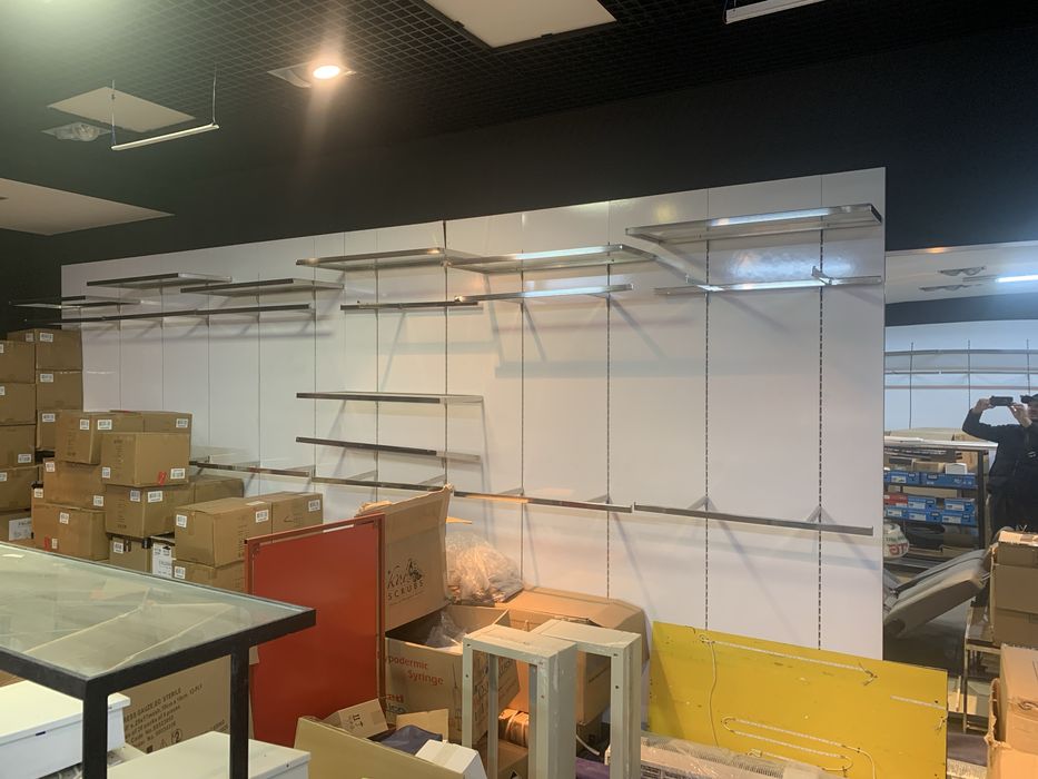 Оборудование для магазина одежды