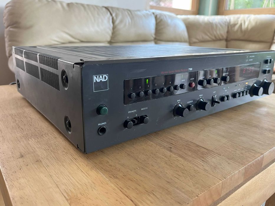 Amplituner NAD 7100 Monitor Series  FM AM