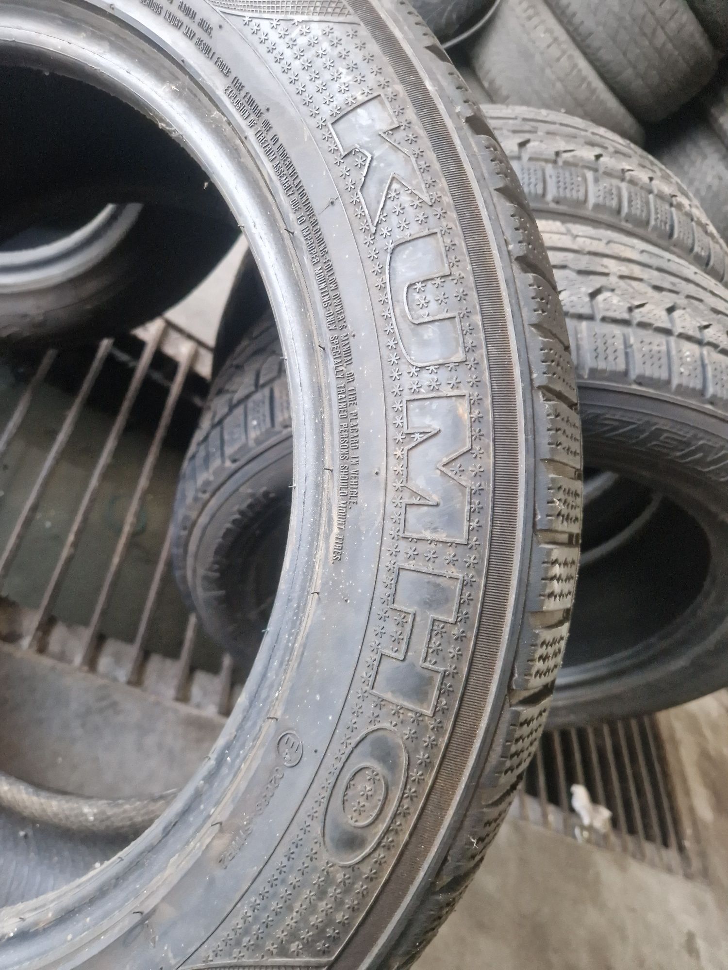 Kumho asymmetric i'zen rv 235/55/18